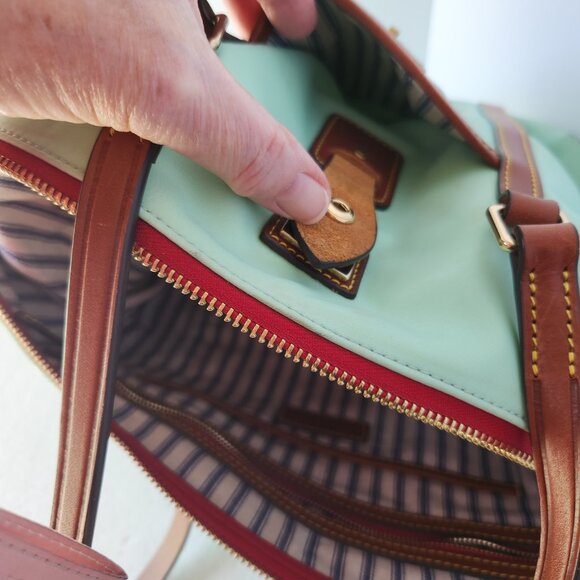 Dooney &Bourke Wayfarer tote shopper - Picture 16 of 16